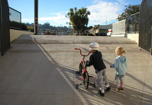 the walk to Poppa &amp; Nanni's house 
