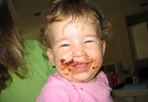 2005.07.29-hannah-chocoface-01