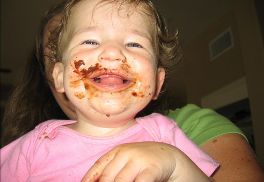 2005.07.29-hannah-chocoface-02