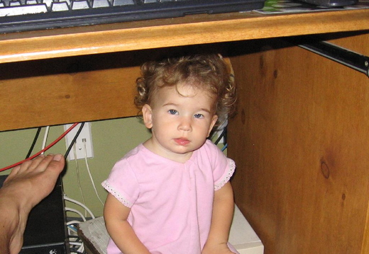 2005.09.06-02-under the desk