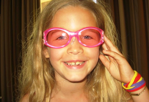 2007.06.16 - abi doing her elton john impersonation
