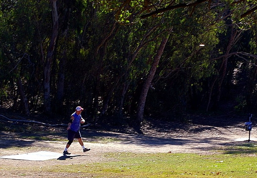 frisbee golfer