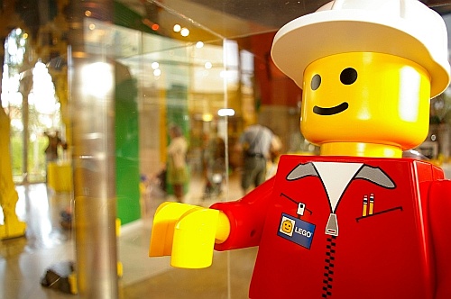 lego store jonathan bday